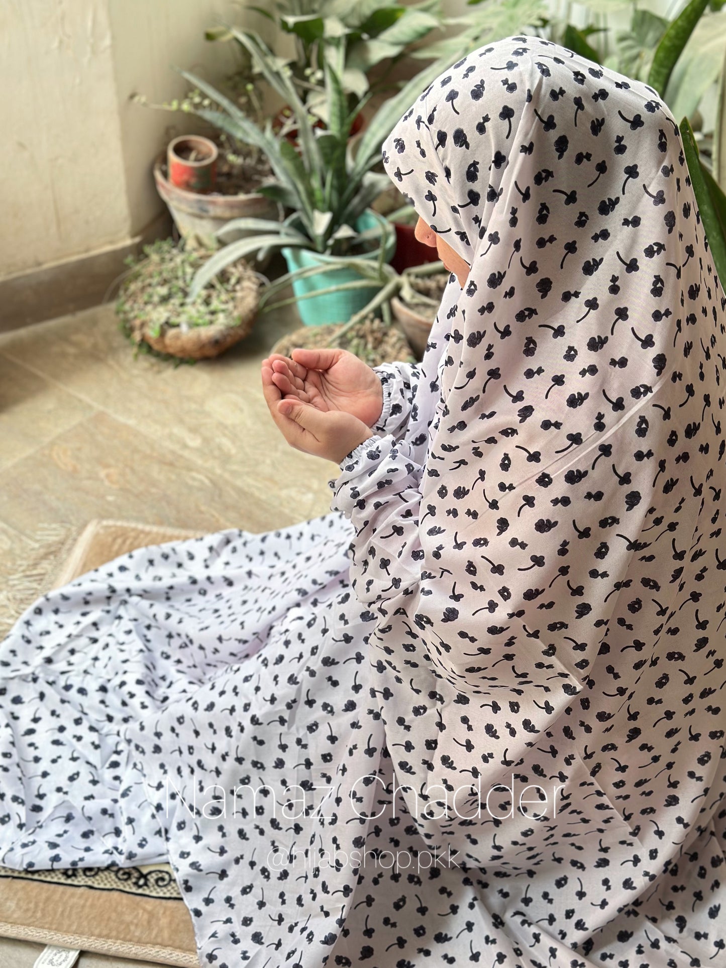 Namaz Chaddar – Black Petals