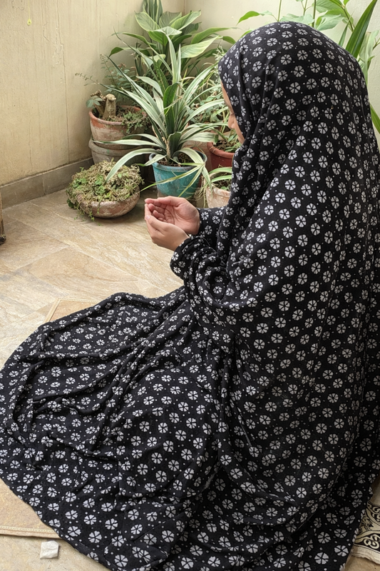 Namaz Chaddar – Black Flowers